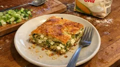 Pırasalı çalkama tarifi: mısır unlu, peynirli tepsi lezzeti (hamur yoğurmadan)