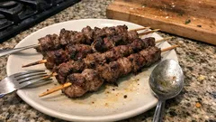 Sütle marine edilen lokum gibi kuzu çöp şiş: ızgara, tava ya da tost makinesi