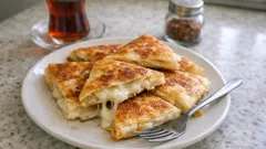 Fırın yok, lezzet çok: Hazır yufkayla tavada peynirli börek tarifi