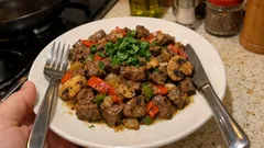 Lokum gibi mantarlı ciğer sote: yüksek ateşte mühürleyin, yumuşacık kalsın