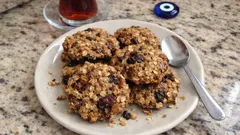 Un ve şeker yok: Muzlu, kuru meyveli yulaflı kurabiye tarifi (tek kapta)