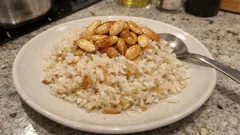 Davet sofralarına yakışan bademli pilav: tane tane sonuç için adım adım tarif