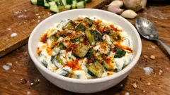 Yoğurtlu Kabak Borani: Kabakları suyunu çektirince kıvamı tam yerinde oluyor