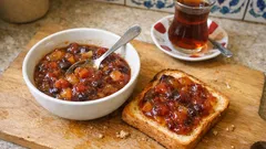 Şeftali, armut, erik ve vişneyle pürüzsüz karışık meyve marmelatı