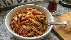 Soya soslu tavuklu spagetti: yüksek ateşte mühürle, sosu makarnaya tuttur