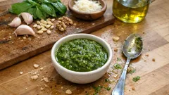 Rondoda 5 dakikada ev yapımı pesto sos: makarnaya çok yakışan klasik tarif