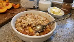 Şeftalili Crumble: kıtır üstü ve sulu meyve tabanıyla 25 dakikada hazır fırın tatlısı