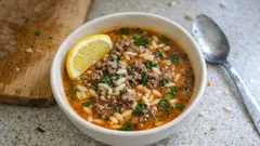 Arpa şehriyeli kıymalı çorba: limon ve maydanozla ferah, kıvamlı ev tarifi