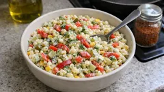 Yoğurtlu makarna salatası: köz biber ve kornişonla ferah, doyurucu