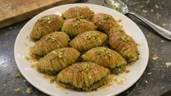 Midye baklava tarifi: incecik yufkayla evde pastane çıtırlığında