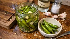 Kütür kütür biberiye turşusu: üzüm sirkesiyle ölçüsü şaşmayan tarif