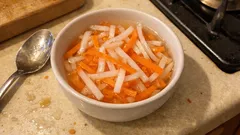 3 günde kıvam alan Vietnam turşusu: havuç ve turpla pratik buzdolabı turşusu