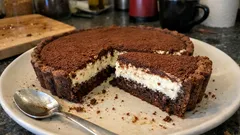 Tiramisu Tart Tarifi: Tart kalıbında, kahveyle ıslatılmış labneli ve kolay dilimlenen tatlı