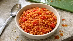 Tavada domatesli kuskus tarifi: 15 dakikada tane tane, tam kıvamında