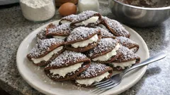 Gelin Çantası Pastası: tek yüz pişen kakaolu pankekle yumuşacık, hafif tatlı