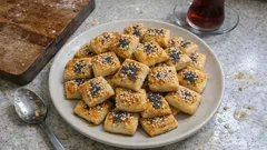 Pastane usulü tuzlu kurabiye: mahlep ve susamla ağızda dağılan tarif
