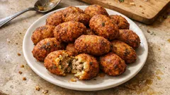 Patatesli Kıbrıs Köftesi: dışı çıtır, içi sulu kalan tavada köfte tarifi