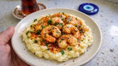 Patates püresi yatağında tereyağlı karides: 30 dakikada şık bir akşam yemeği