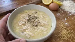 Kesilmeyen terbiyesiyle terbiyeli tavuk çorbası: tel şehriyeli, tam kıvamında