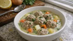 Terbiyesi kesmeden ekşili sulu köfte: yoğurtlu-limonlu, tek tencerede tam kıvamında
