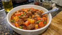 Fırında Orman Kebabı: Eti lokum gibi yapan ön pişirme yöntemiyle, tek tepside