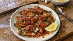 Tavada salçalı istavrit tarifi: mısır unuyla dışı çıtır, içi sulu