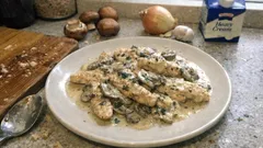 Tek tavada mantar soslu tavuk bonfile: lokum gibi pişirmenin yolu