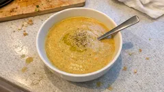 İpeksi kıvamlı havuçlu brokoli çorbası: tek tencerede pratik tarif