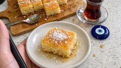 Kaynatmadan hazırlanan şerbetiyle yumuşacık sütlü revani tarifi