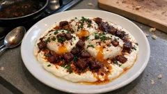 Sucuklu çılbır tarifi: sarımsaklı yoğurt ve kayısı kıvam poşe yumurta