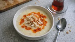 Pürüzsüz, kesilmeyen terbiye ile tavuklu düğün çorbası tarifi