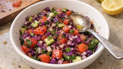 Mor Lahanalı Kaşık Salatası: Tuzla Ovunca Daha Kıtır, Daha Ferah