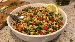 Kavrulmuş erişte salatası: tane tane kıvamıyla çay saatine çok yakışan tarif