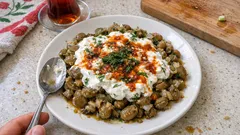 Yoğurtlu Bakla Borani: Kararmadan pişirmenin kolay yolu, üstüne biberli yağ dokunuşu