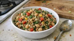 Tek kasede doyuran bakliyat salatası: köz biberli, bol yeşillikli tarif