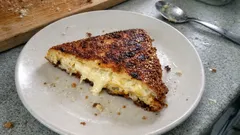 Bayat simitten tavada börek: dışı hafif çıtır, içi yumuşacık kahvaltılık