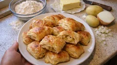 Kat Kat Dökülen Patatesli Katmer Poğaça: Tereyağlı Hamurla Tam Kıvamında