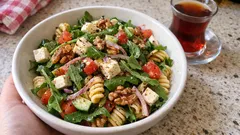 Nar ekşili sosuyla rokali makarna salatası: ferah, pratik ve doyurucu