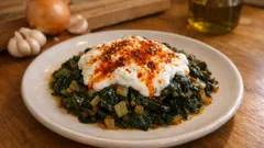 Yoğurtlu Pazı Kavurması: Sarımsaklı yoğurtla ferah, pratik bir meze