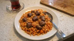 Tane tane etli bulgur pilavı: yumuşacık etle tam kıvamında tarif