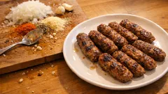 Tam kıvamında Tekirdağ köftesi: harcı bir gece dinlendirince lezzet farkı