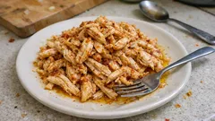 Baharatlı tavuk söğüş tarifi: haşla, didikle, 3 dakikada tavada lezzetlendir