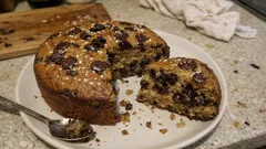 Tek kapta damla çikolatalı vegan kek: muz ve tahinle nemli dokulu tarif