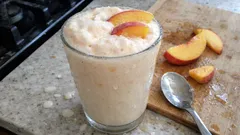 4 malzemeyle şeftalili milkshake: dondurmalı, buz gibi ve dakikalar içinde hazır