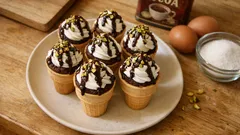 Dondurma külahında kakaolu cupcake: kremalı ve çikolata kaplamalı pratik tarif