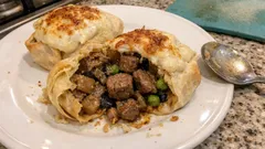 Misafir sofralarına yakışan Sultan Kebabı: yufkada etli harç, üstüne beşamel