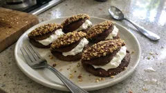 Fındıklı Gelin Çantası Pastası: kakaolu mini pankeklerle soğuk servis edilen hafif tatlı