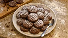 Az Malzemeli Kakaolu Un Kurabiyesi: Ağızda Dağılan Kıvamıyla Çay Saatine