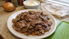 Yağlı kâğıtta kıymadan yaprak döner: fırında dağılmadan, ince ince