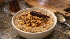 Düdüklüde Antakya usulü aşur: kuzu etli, buğdaylı, sakız kıvamında